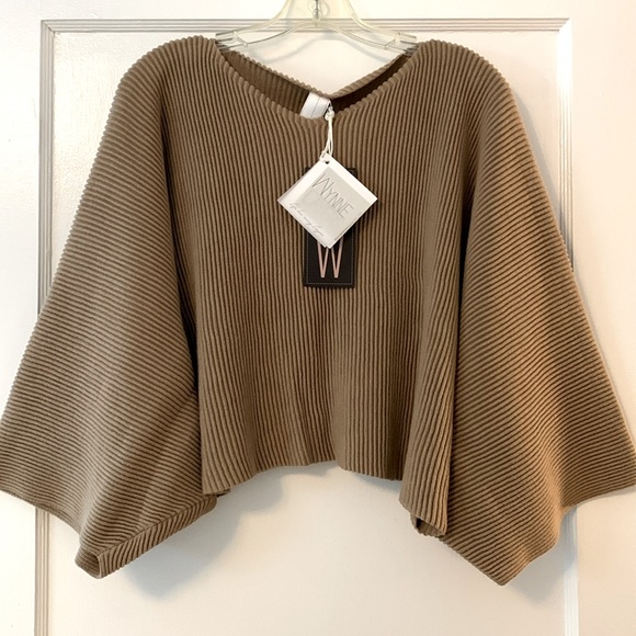 MarlaWynne Tops - Wynne Layers Marlawynne tan crop top Large